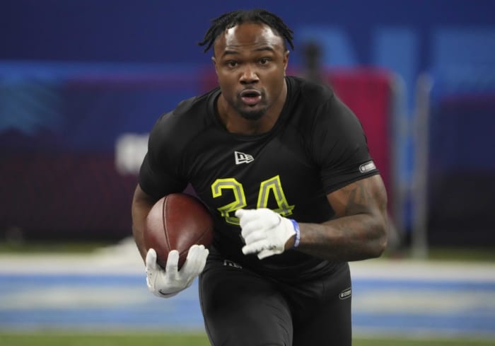 Mar 4, 2022; Indianapolis, IN, USA; Florida running back Dameon Pierce (RB24) goes through drills during the 2022 NFL Scouting Combine at Lucas Oil Stadium.